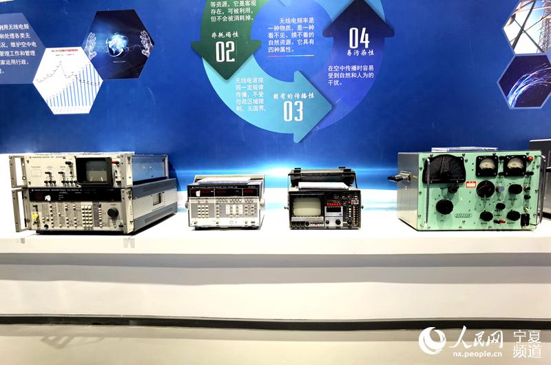 NğoOW ߼εz