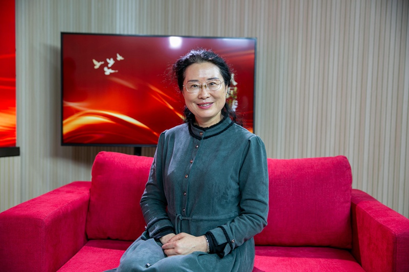 讓思政課“活”起來                                          五四特別欄目·讓思政課“活”起來                                           思政課是落實立德樹人根本任務的關鍵課程，思政課作用不可替代，思政課教師隊伍責任重大。在“五四”青年節前夕，人民日報社寧夏全媒體中心推出《人民巷會客廳·讓思政課“活”起來》特別欄目。                                                             ·銀川市實驗小學校長遇旻：讓學生在實踐體驗中成長                               ·寧夏回族自治區黨校黨史黨建教研部主任王瓊：引導學生立大志、行大道                                ·寧大馬克思主義學院院長范映淵:思政課，一定要走到社會大課堂中去                              ·自治區團委學校部部長蘇潔：積極主動融入大思政體系中                          