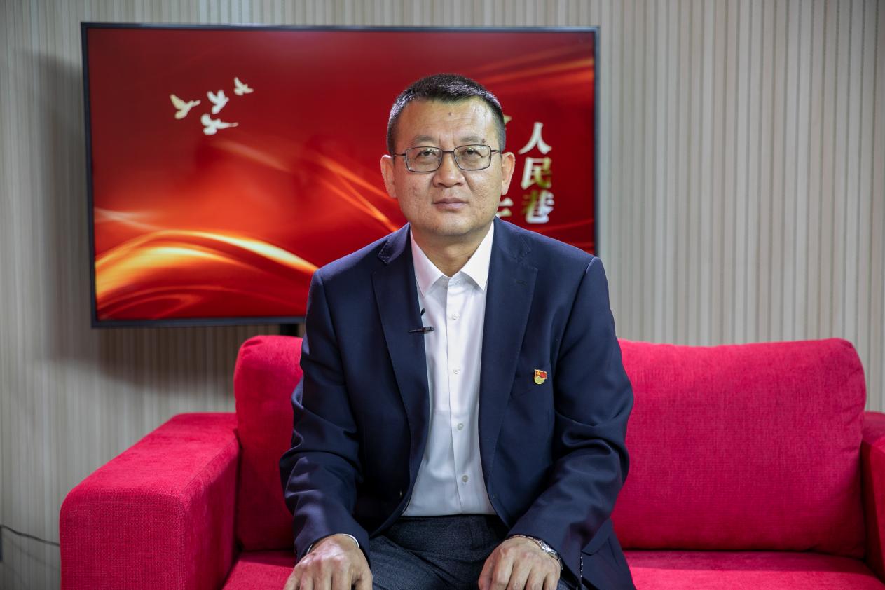 黃河流域生態保護                                          "黃河流域生態保護"特別欄目                                           寧夏是沿黃九省區中唯一全境屬于黃河流域的省區。近年來，銀川市把全市擺在黃河流域乃至更大區域去考量，提出建設黃河流域生態保護和高質量發展先行區示范市，率先在全國以立法形式將每年6月設立為“黃河流域生態保護主題宣傳實踐月”。近日，人民日報社寧夏全媒體中心推出《人民巷會客廳·黃河流域生態保護》特別欄目。                                                             ·銀川市生態環境局局長姚永偉：加快打造黃河流域環境優美塞上江南                               ·銀川市自然資源局局長席靜宜：統籌做好山水林田湖草沙系統治理                               ·銀川市市政管理局局長張新民：推動城市功能與品質提升                               ·銀川市水務局局長董建華：精打細算 高效用好每一滴黃河水                               ·銀川市農業農村局局長孟仿英：跳出漁業抓漁業 跳出養殖抓養殖                          