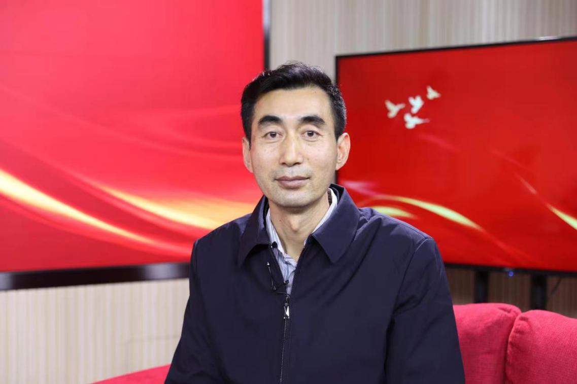 兩會進行時                                          "兩會進行時"特別欄目                                          十三屆全國人大五次會議于3月5日在北京召開，全國政協十三屆五次會議于3月4日在北京召開。過去一年，住寧全國人大代表和全國政協委員履職成效如何，今年又將帶去哪些建議？近日，人民日報社寧夏全媒體中心推出《人民巷會客廳·兩會進行時》特別欄目，與代表委員們面對面，一起聽聽他們的講述。                                                   ·全國人大代表王東新：進一步優化國家級科技創新基地和平臺建設布局                                                     ·全國人大代表馬恒燕：建議在“雙減”背景下加大教師激勵政策                               ·全國人大代表方敏：履職盡責提建議 推動能源綠色低碳發展                              ·全國人大代表馬慧娟：始終關注著農村和農民 把鄉親們的囑托帶到北京去                                ·全國政協委員馬宗保：加大對"互聯網+教育"示范區建設的支持力度             