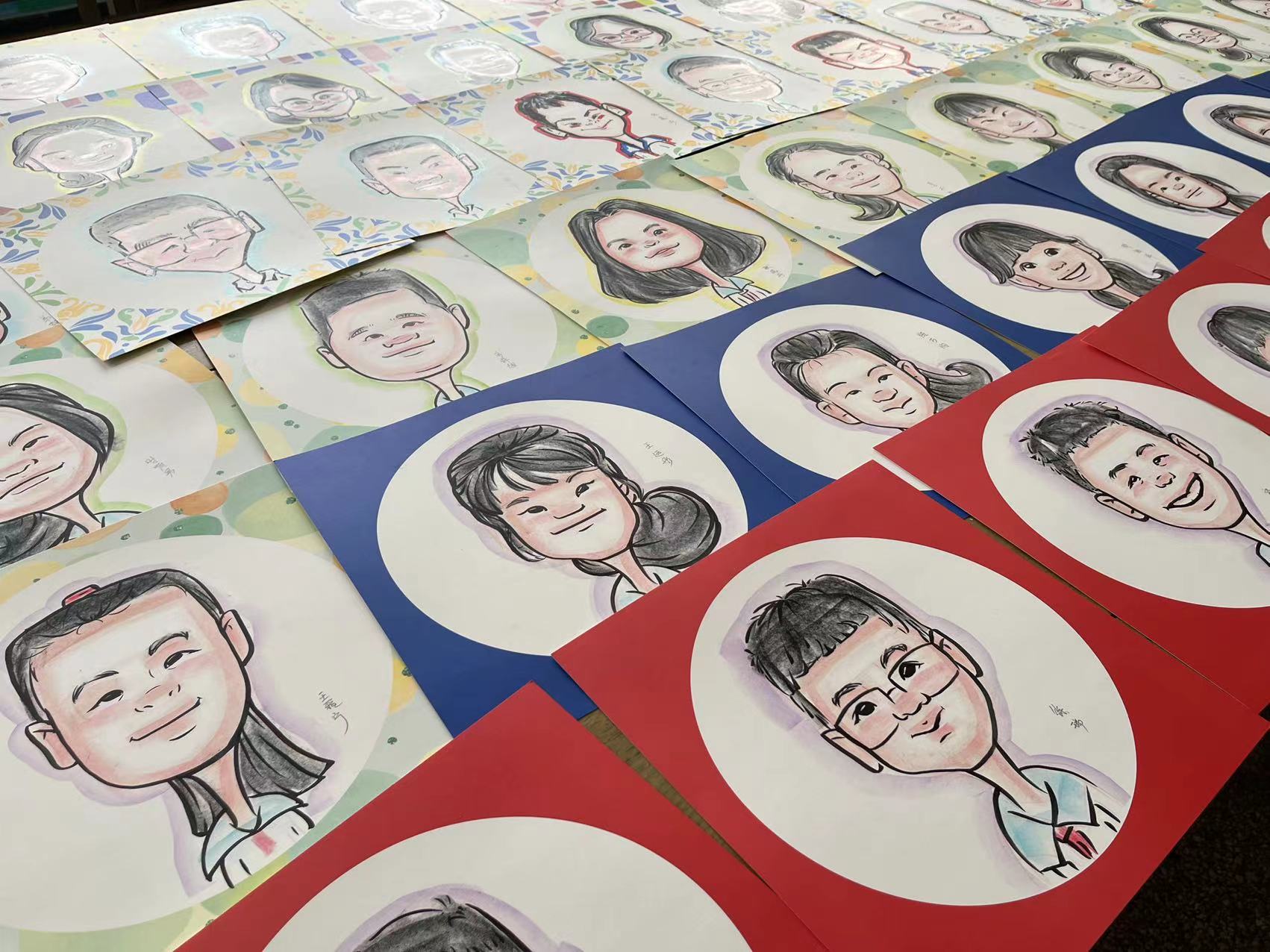 老師為孩子們創作的人像漫畫。圖片由受訪者提供