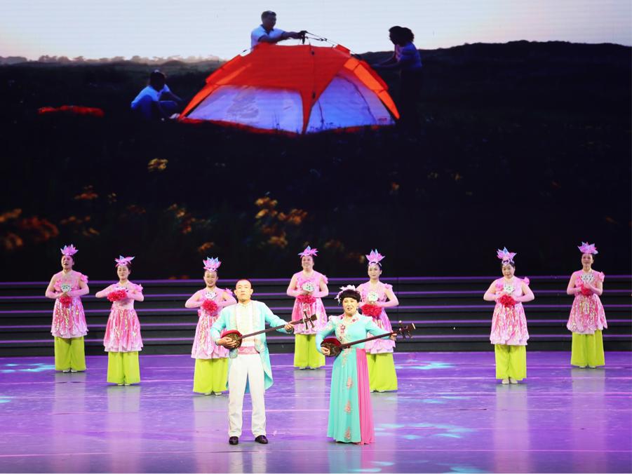 寧夏小曲《譜寫美好新生活》。馬靈慧攝