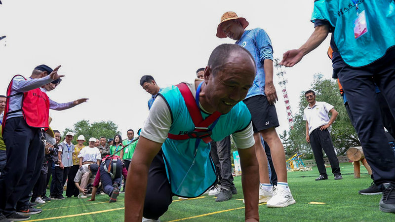 拉架子車比賽。寧夏大學供圖