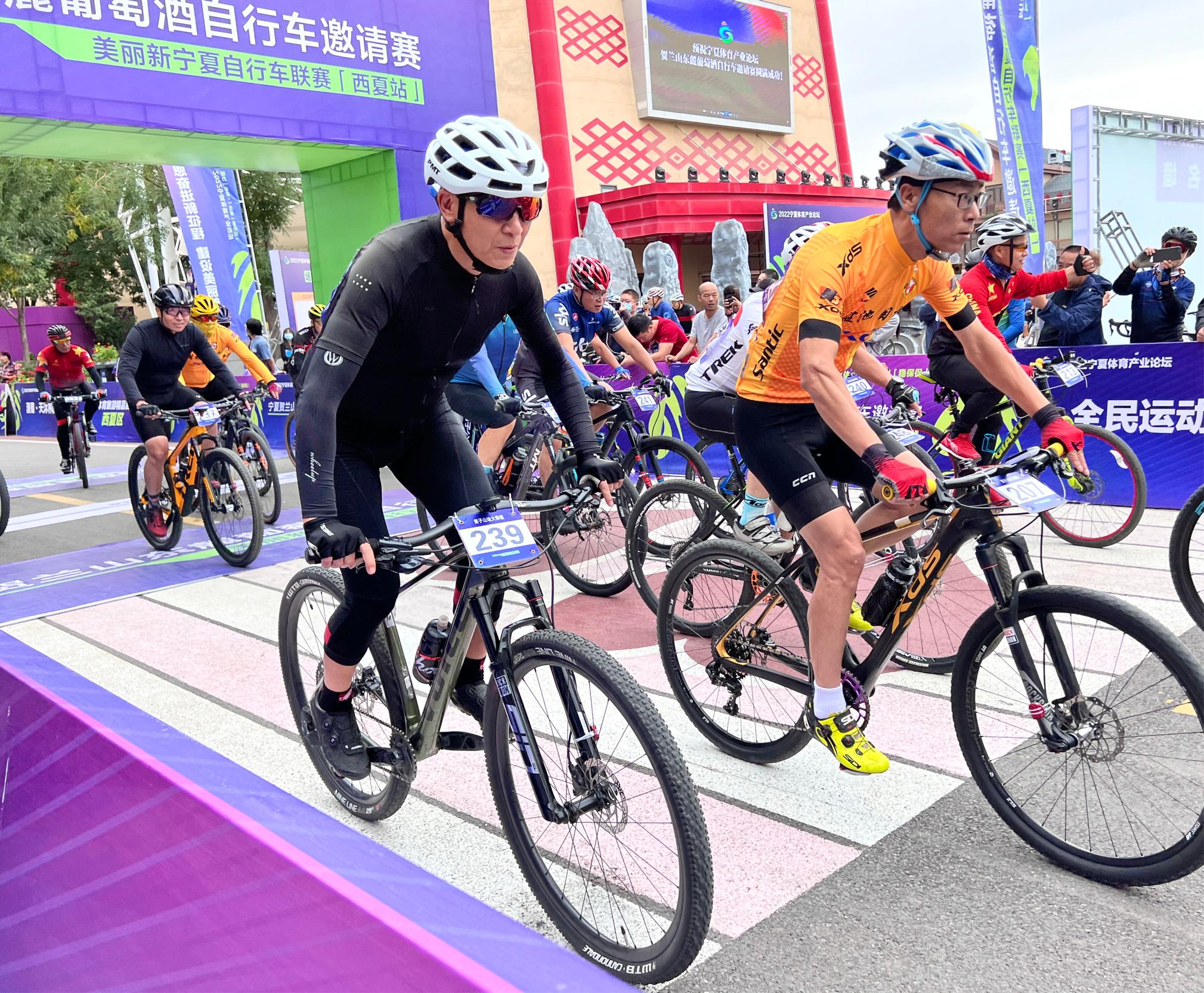 自行車賽現場。崔亞芝攝