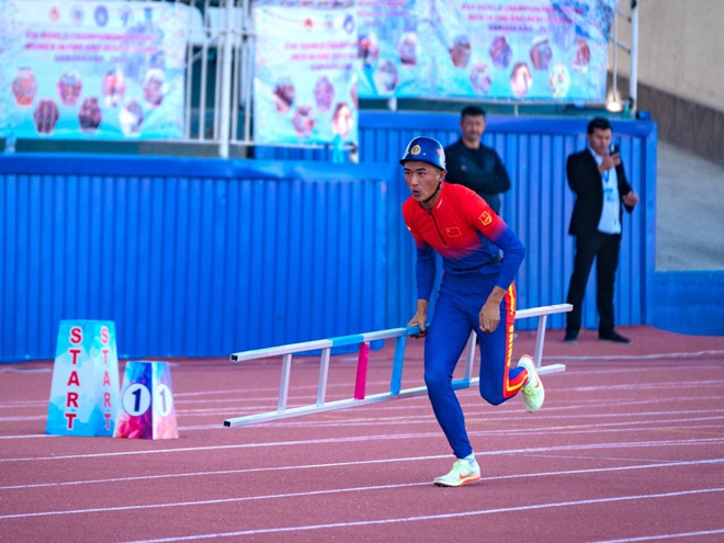 任天歌參加第十七屆世界消防救援錦標賽4×100米消防接力。