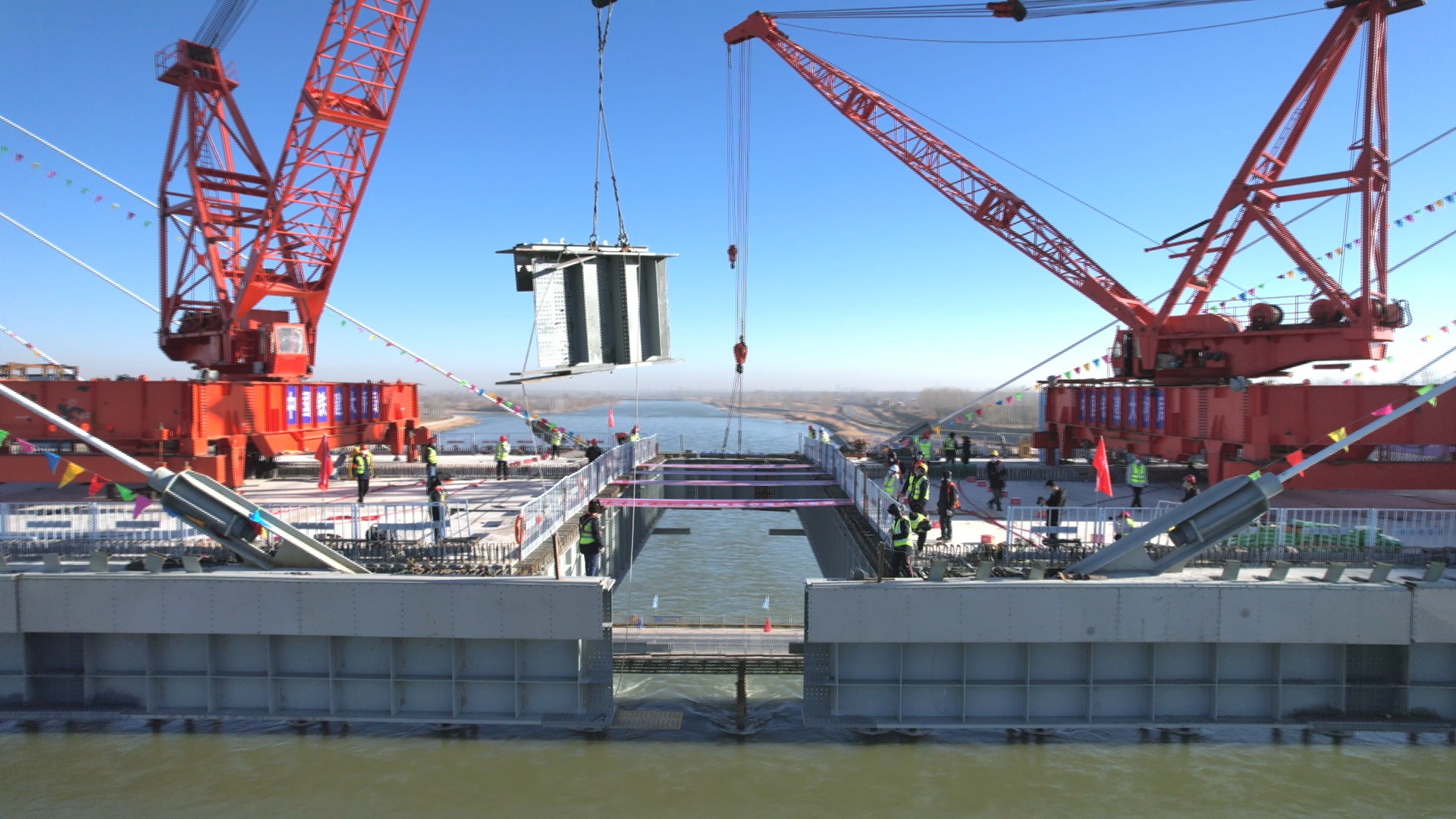 中衛下河沿黃河公路大橋合龍施工現場。中國鐵建大橋局供圖