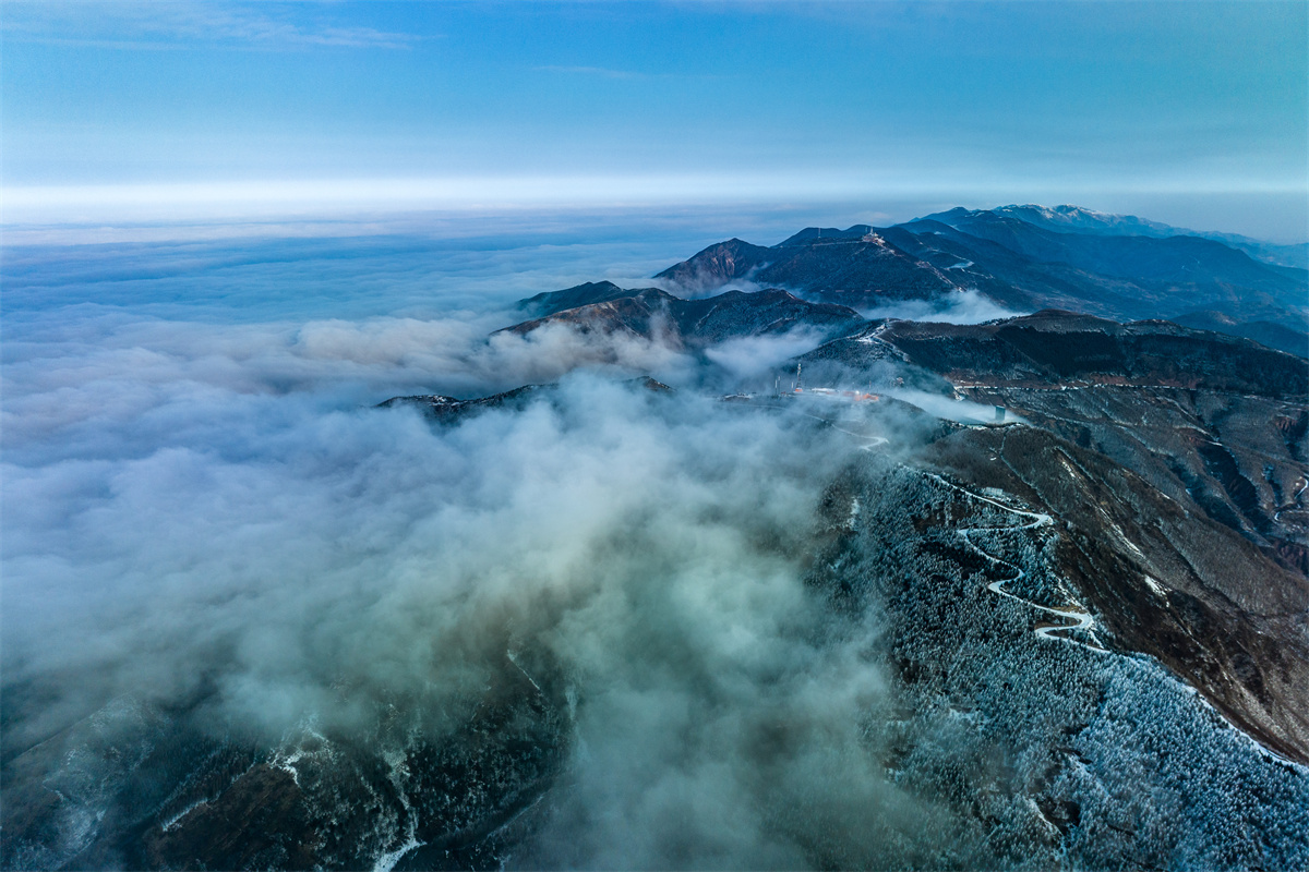 寧夏固原六盤山出現壯麗的云海。祁瀛濤攝
