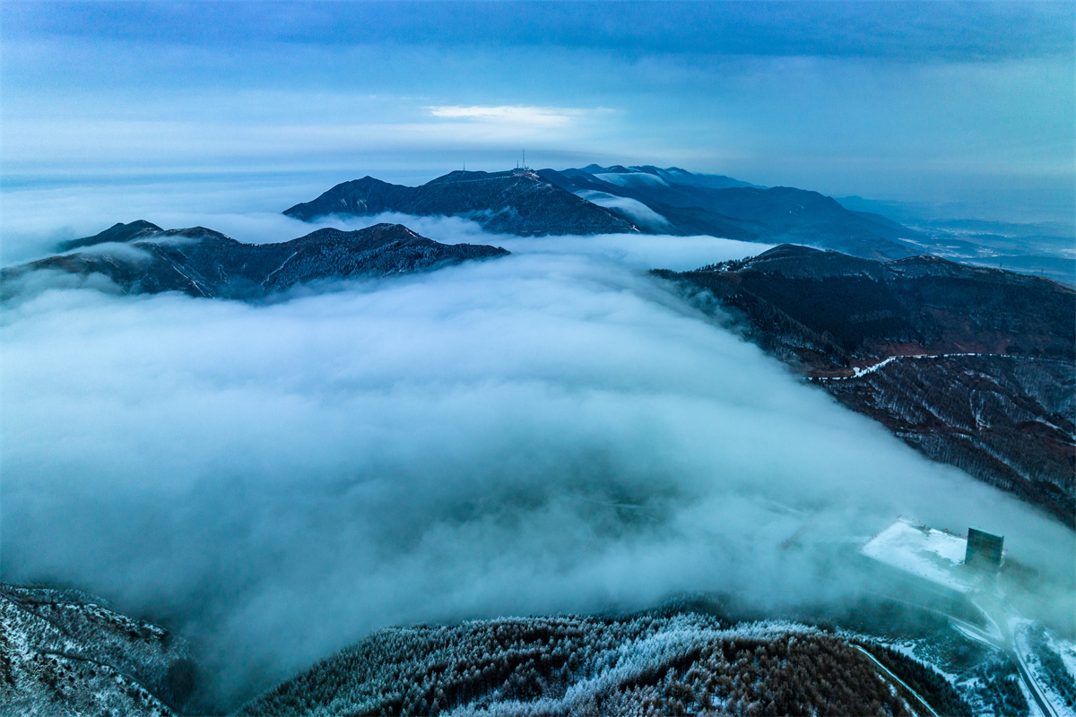 寧夏固原六盤山出現壯麗的云海。祁瀛濤攝