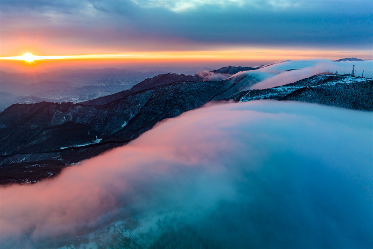 寧夏固原六盤山出現壯麗的云海。祁瀛濤攝
