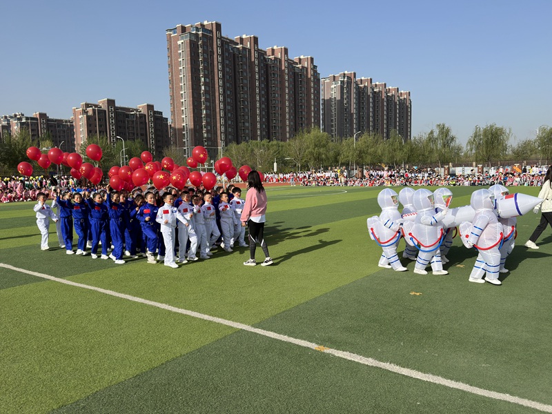 一年級《小小少年  逐夢九天》。李藝杭攝