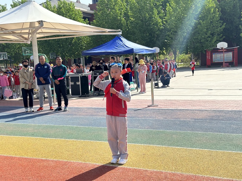 運動員代表進行宣誓。李藝杭攝