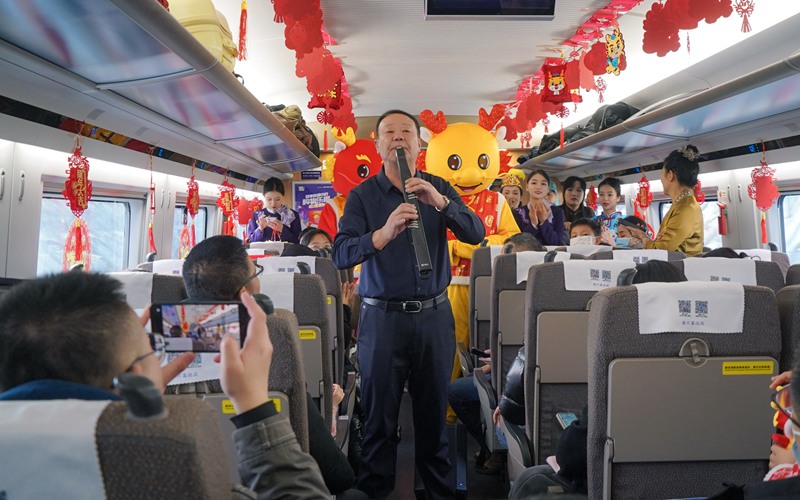 樂器演奏。谷天朔攝