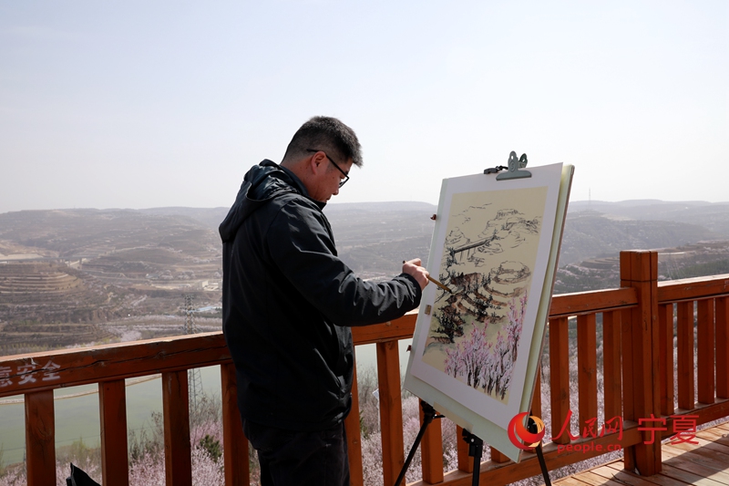 第二十屆寧夏六盤山山花節暨第十二屆“梯田花?！ぷ砻琅黻枴蔽幕糜喂澔顒釉谂黻柨h開幕。李甜甜攝