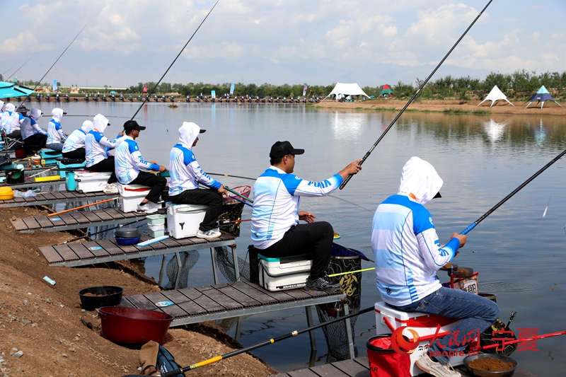 釣魚比賽進行中。人民網 李甜甜攝