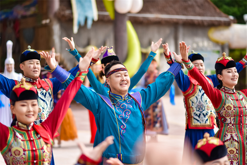 現場載歌載舞。黃軒攝