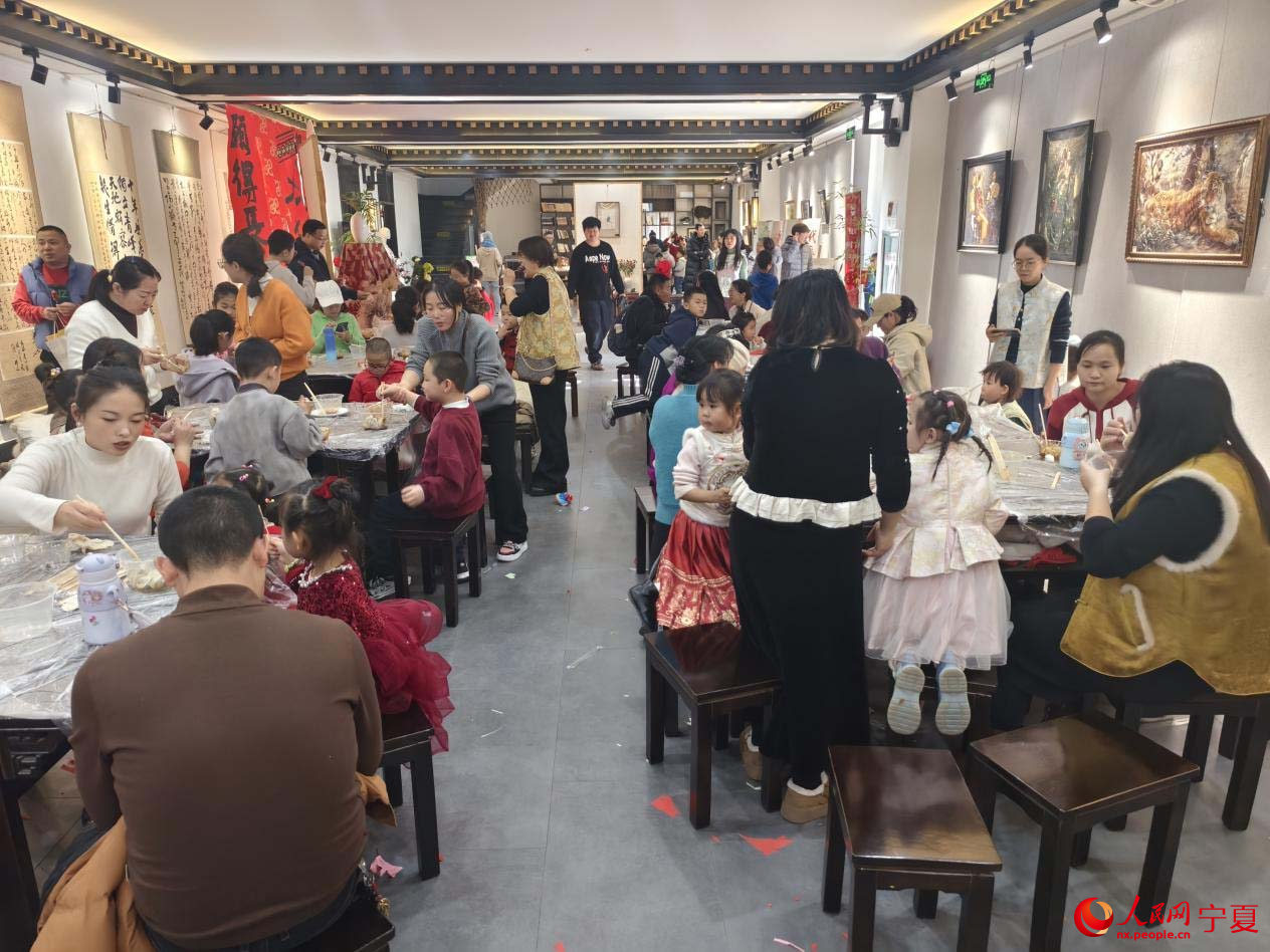 吃餃子環節。人民網 李甜甜攝