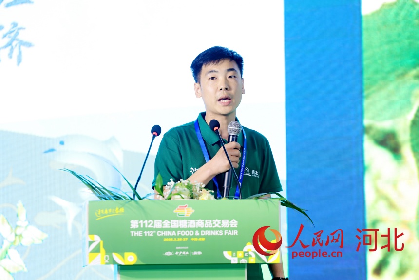 圍場鑫達商貿有限公司銷售經理謝航作分享。人民網記者 周博攝