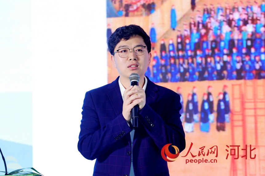 承德泓輝雙合酒業有限公司品牌宣傳部經理孫冬昌作分享。人民網記者 周博攝