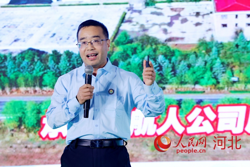 承德宇航人高山植物應用技術有限責任公司總經理姜建森作分享。人民網記者 周博攝