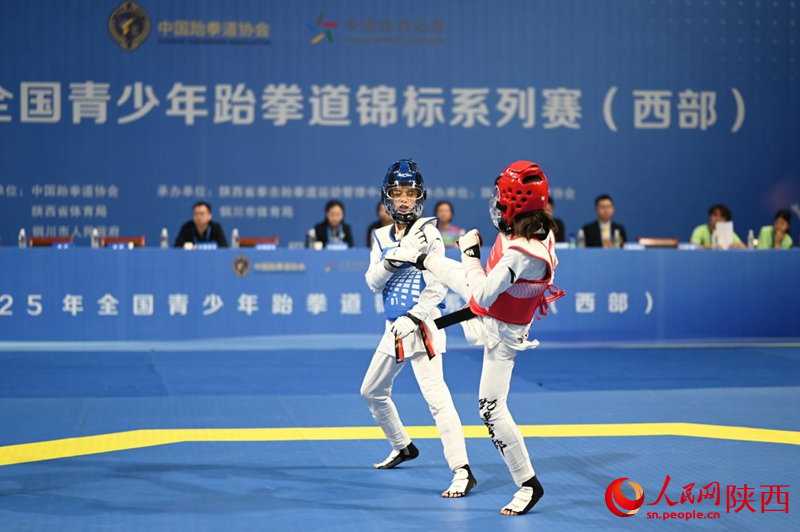 比賽現場，運動員激烈對決。人民網記者 白鴿攝