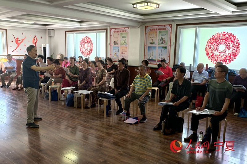 社區合唱團正在排練。人民網記者 梁宏鑫攝