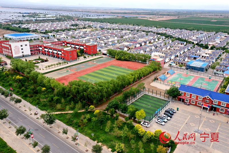 航拍閩寧鎮原隆村。人民網記者 梁宏鑫攝