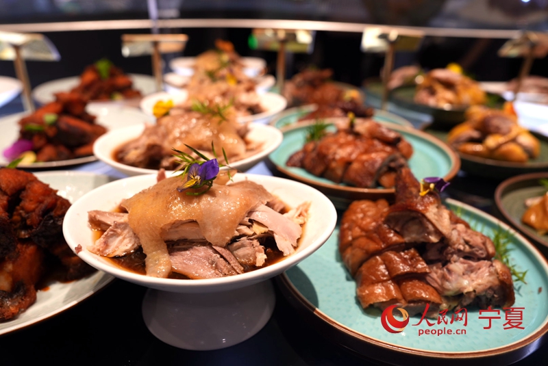 吳忠早茶菜品豐富。人民網 周航攝