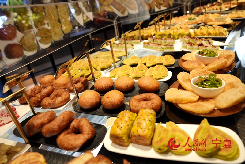 吳忠早茶面點豐富多樣。人民網 周航攝